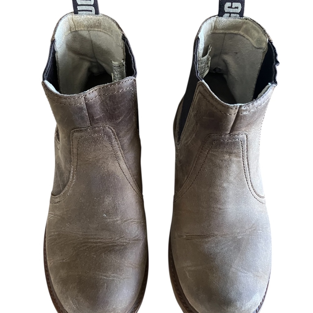 Ugg Chelsea boots for kids